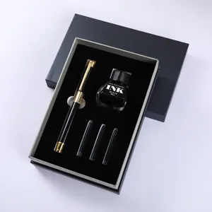 Luxe zakelijke vulpen cadeaugeschenkset met zwart gouden ontwerp en inktfles voor kantoor.