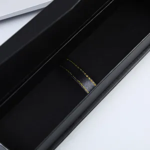Schwarze Magnet-Geschenkebox für Füllfederhalter mit Samt innen und Halteband.