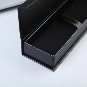 Schwarze Magnet Geschenkbox mit Samtfutter, elegante Verpackung für Stifte und kleine Artikel.