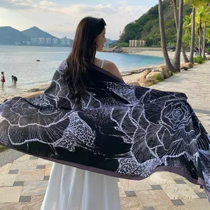 Grande foulard da spiaggia con stampa floreale bianco e nero scialle parasole donna.