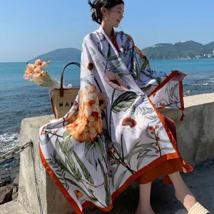 Sciarpa con stampa floreale da donna, scialle da spiaggia boho, accessorio solare.