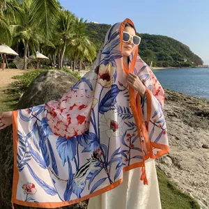 Sciarpa da spiaggia con stampa floreale leggera protezione solare scialle da viaggio