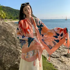 Sciarpa di seta con stampa floreale stile fata, scialle da spiaggia protettivo per donne.