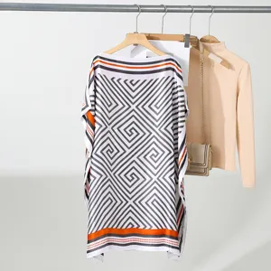 Vrouwen losse zomer zonbescherming top schoudervrij bedrukte kunstzijde pullover