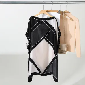 Modieuze geometrisch print boot-hals losse top vrouwen zomer dunne zijde-gevoel shirt