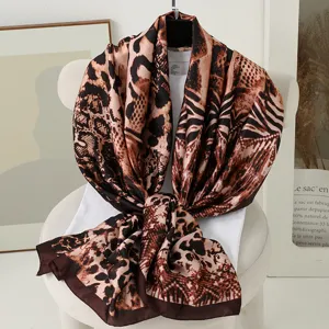 Kομψό καφέ κασκόλ απομίμηση μετάξι με animal print μεγάλο μοντέρνο σάλι για γυναίκες