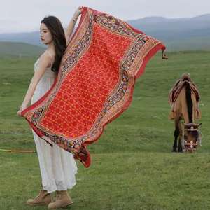 Chale de protection solaire imprime rouge style ethnique foulard de plage pour femme voyage.