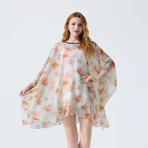 Haut poncho transparent imprimé feuilles d'été, couverture de plage légère et élégante.