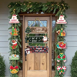 Weihnachtstür hängendes Schild Set mit festlichen Weihnachtsmann Anhängern für Hofdeko.