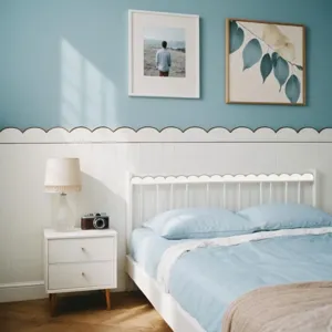Moulure décorative festonnée en bois brut non fini pour bordure de mur et meuble DIY.
