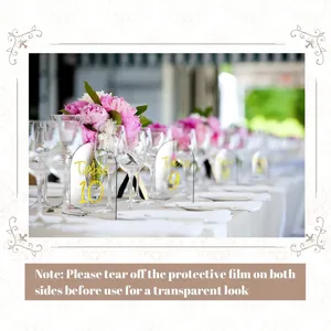 Vista detallada de cartel con número de mesa de acrílico transparente para bodas y fiestas.