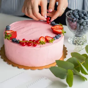Kit de racloir et disque a gateau en acrylique pour glacage lisse et decoration de patisserie.