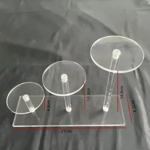 Transparenter Acryl-Stufenpräsentationsständer für Actionfiguren, Parfums und Kosmetik.