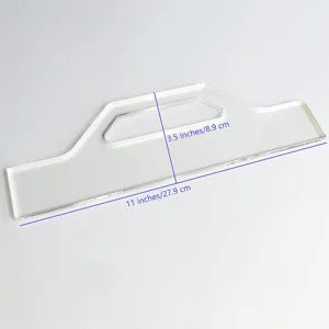 Detalle de plantilla de mango de tabla de cortar de acrilico transparente con medidas exactas.