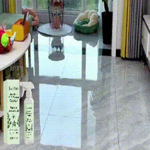 Spray nettoyant multi-surfaces JUE FISH pour le nettoyage quotidien et les taches.