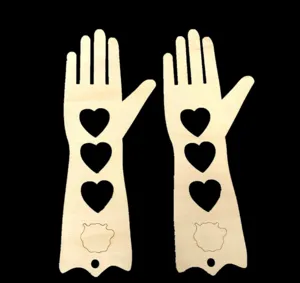 Detalle de bloque de guantes de madera, molde de punto DIY con corazones para regalos