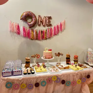 Support de présentation de donuts en bois amovible pour mariage et anniversaire.