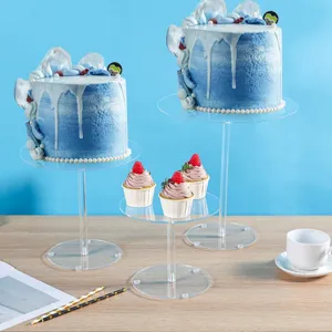 Transparante acryl taartstandaard detailweergave met ronde plateaus voor feestjes.