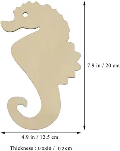 Vue detaillee d'artisanat d'hippocampe en bois, decoupe brute inachevee pour decoration DIY.
