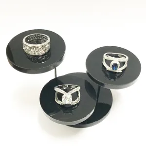 Présentoir à bague en acrylique rotatif et étagé support de bijoux pour vitrine et magasin.