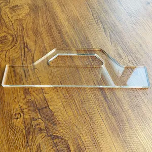 Detalle de plantilla de mango de tabla de cortar de acrilico transparente, herramienta de precision.