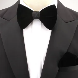 Set papillon e fazzoglietto da taschino in velluto nero classico da uomo, perfetto per matrimoni.