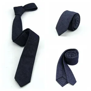 Vista detallada de la corbata de mezclilla para hombre, corbata estrecha de algodón.