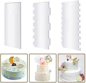 Klare Acryl Kuchenschaber und Kamm Set für professionelles Backen und Torten Dekoration.