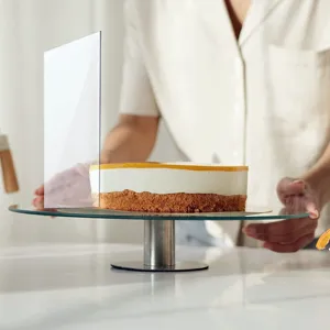 Transparenter Acryl Kuchen Schaber und Kamm Set Detail für DIY Sahne Kuchen Backwerkzeug.