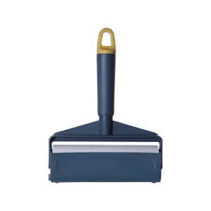 Rullo levapelucchi manuale con manico blu scuro e custodia per peli di animali.