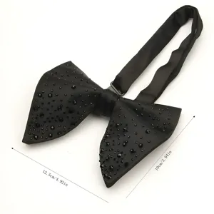 Farfallina nera in cristallo da uomo dettaglio, strass matrimonio formale abito accessorio.