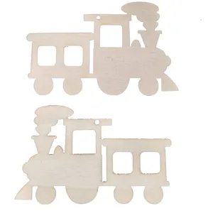 Recorte de tren de madera sin terminar en blanco decoración colgante fiesta en casa