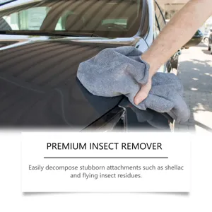 Panno in microfibra per auto per rimuovere facilmente residui di insetti e resina.