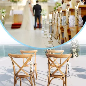 Letreros acrílicos transparentes de reservado para sillas de boda con cintas colgantes.