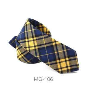 Corbata estrema de cuadros para hombre en azul y amarillo, estilo británico elegante y clásico.