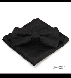 Vue de détail du nœud papillon et de la pochette noirs à motif cachemire, accessoire élégant.