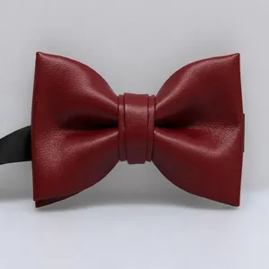 Rode PU lederen vlinderdas voor heren, handgemaakte Koreaanse mode elegante formele nekaccessoire.