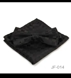 Ensemble nœud papillon et poche carré à carreaux noirs homme vue de détail accessoire formel