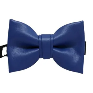 Stijlvolle blauwe PU lederen vlinderdas voor heren, klassiek modeaccessoire voor feestje.