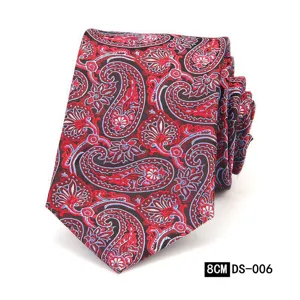 Vista detallada de la corbata de hombre con patron paisley de 8 cm y textura elegante.