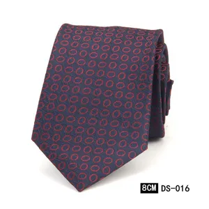 Corbata de hombre azul marino clásica con patrón de círculos geométricos rojos, 8 cm.