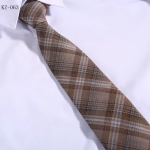 Cravatta da uomo a quadri marrone classica per affari matrimonio abbigliamento formale.