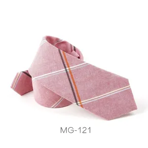 Corbata estrecha rosa de cuadros de algodón estilo británico business casual vista detallada