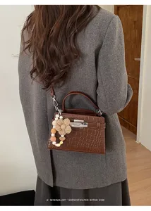 Niche design minimalist solid color Kelly bag, trendy women's versatile shoulder bag.