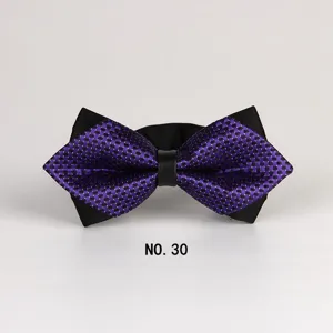 Herren spitz Fliege lila schwarz geometrisch Hochzeit Bräutigam Mode Detail Ansicht