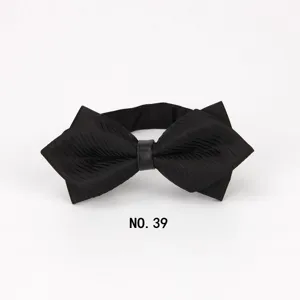 Schwarze plissierte spitz zulaufende Fliege für Herren, stilvoller Bräutigam Kragen Accessoire.