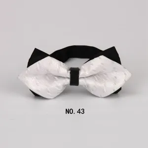 Spitz zulaufende Herren Fliege in Schwarz-Weiß, elegantes Accessoire für Hochzeit und Anlässe.