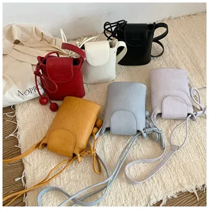 Schicke Mini Umhängetasche für Damen, trendy kleine PU Leder Handytasche in vielen Farben.