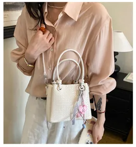 Woven bucket bag for women, chic trendy single shoulder crossbody bag for daily commute.
