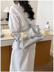 Sac cabas souple en cuir argenté minimaliste pour femmes, grand sac d'épaule élégant.